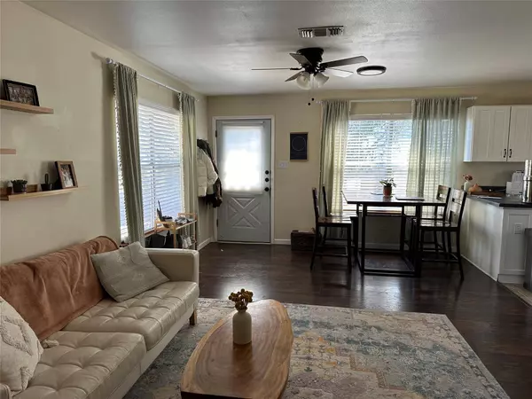 2105 Rabb RD #Upper, Austin, TX 78704