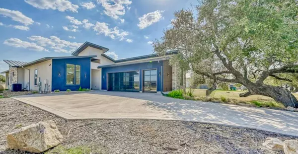 105 Blue Heron Dr, Kingsland, TX 78639-2110