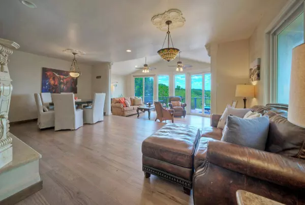 8101 Sharon RD, Volente, TX 78641