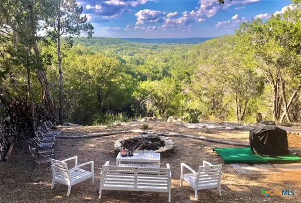 525 Soda Creek RD, Spicewood, TX 78669