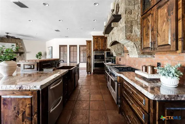 3220 Fall Creek Estates DR, Spicewood, TX 78669