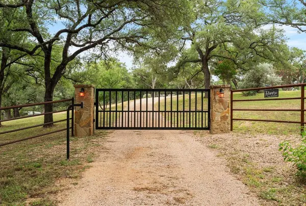 129 Jewel Lane, Spicewood, TX 78669