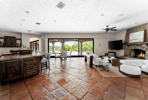 3220 Fall Creek Estates Drive, Spicewood, TX 78669