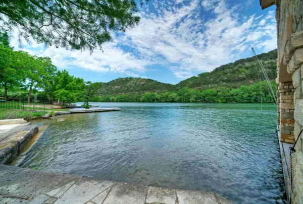 2918 Demona Dr, Austin, TX 78733-1680