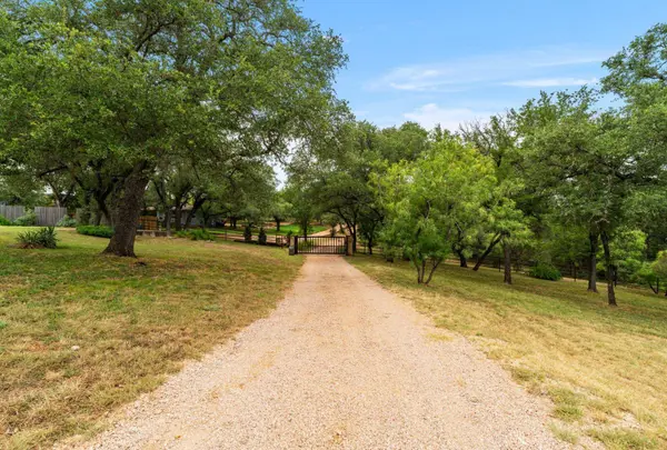 129 Jewel Ln, Spicewood, TX 78669-4093
