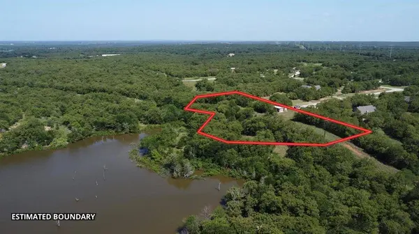 194 Lakeview CT, Sunset, TX 76270