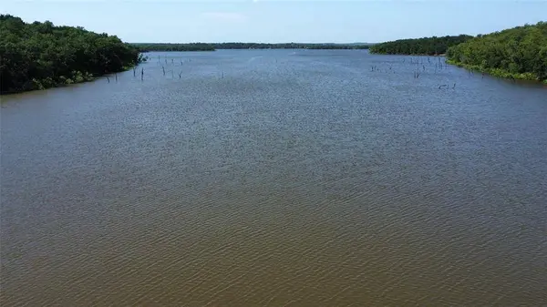 194 Lakeview CT, Sunset, TX 76270