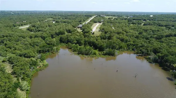 194 Lakeview CT, Sunset, TX 76270