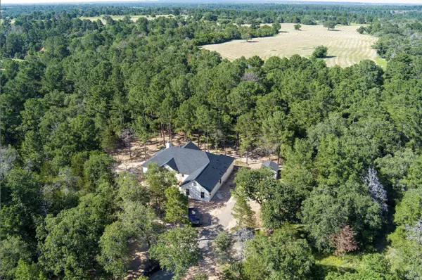 200 Roundup Rdg, Smithville, TX 78957-2637