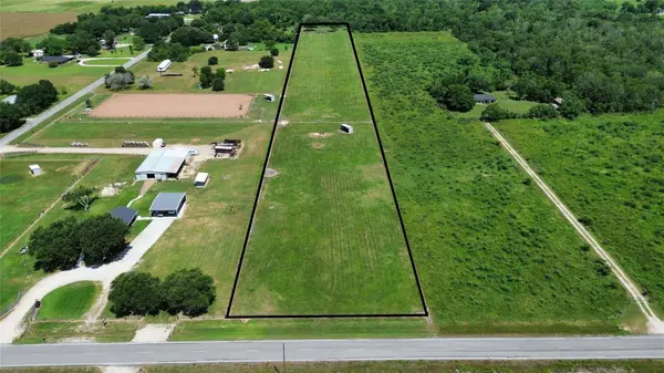 000 Hubenak RD, Needville, TX 77461