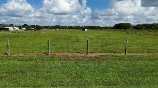 000 Hubenak RD, Needville, TX 77461