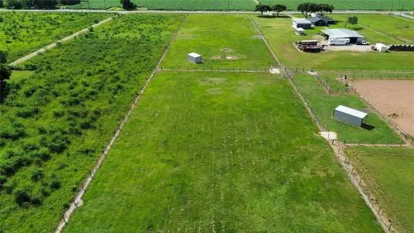 000 Hubenak RD, Needville, TX 77461