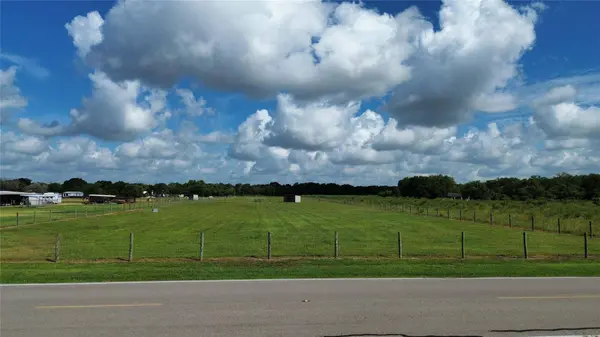000 Hubenak RD, Needville, TX 77461