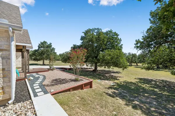 1783 Axis CIR, Fredericksburg, TX 78624