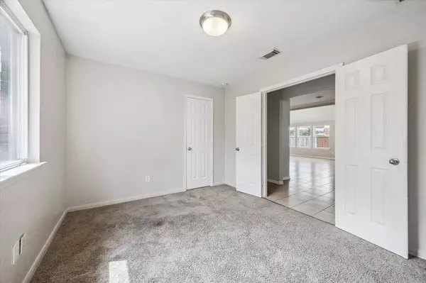 1419 Chandler Park LN, Fresno, TX 77545