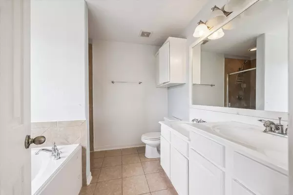 1419 Chandler Park LN, Fresno, TX 77545