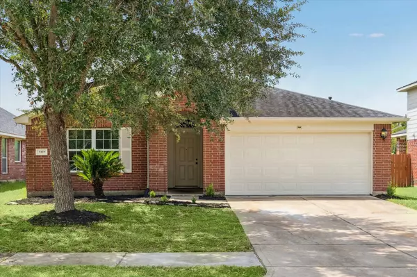 1419 Chandler Park LN, Fresno, TX 77545