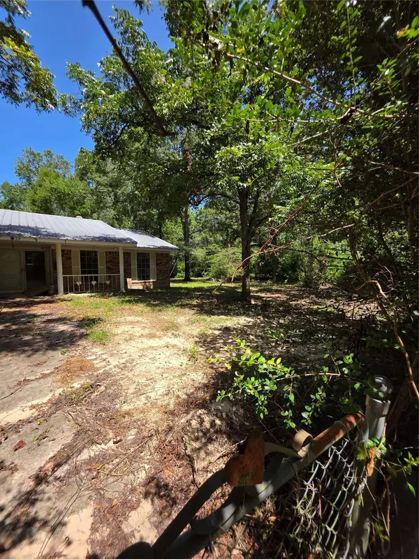 9739 Lakeview DR, Houston, TX 77365