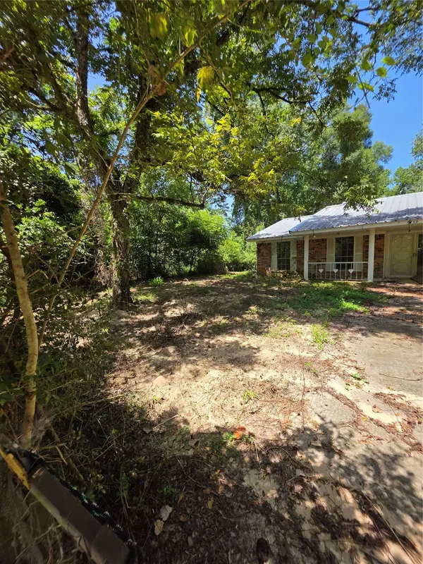 9739 Lakeview DR, Houston, TX 77365
