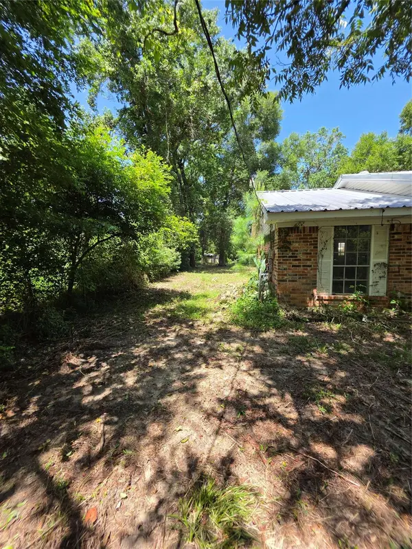9739 Lakeview DR, Houston, TX 77365