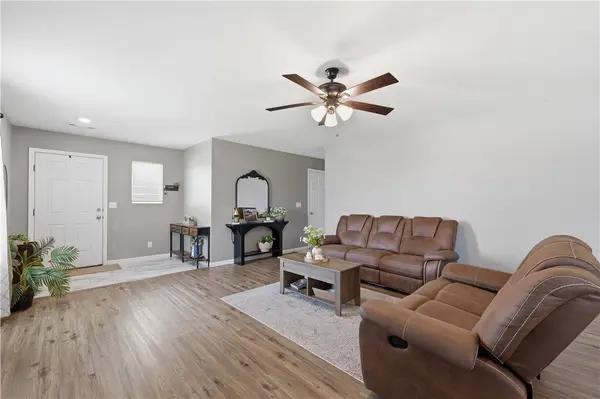 1801 E Annette Dr, Siloam Springs, AR 72761