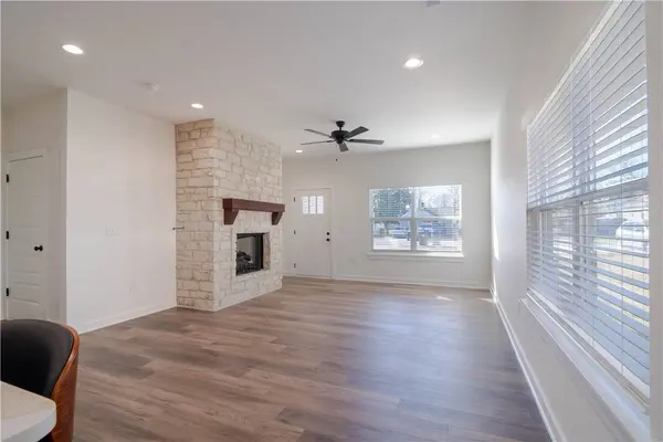 1027 S Arkansas St, Rogers, AR 72756