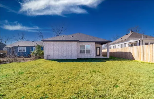1027 S Arkansas St, Rogers, AR 72756