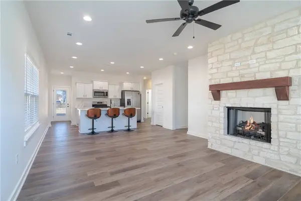 1027 S Arkansas St, Rogers, AR 72756