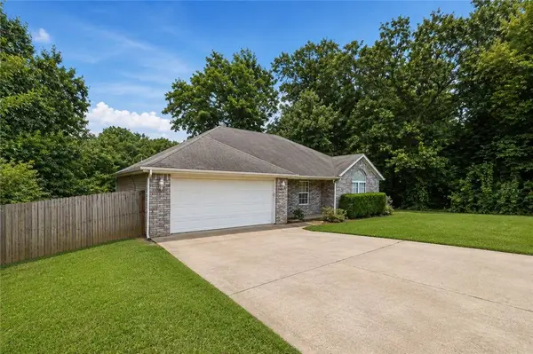 4 Doon Ln, Bella Vista, AR 72715