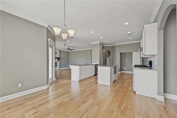 1902 W Broadway Pl, Rogers, AR 72758