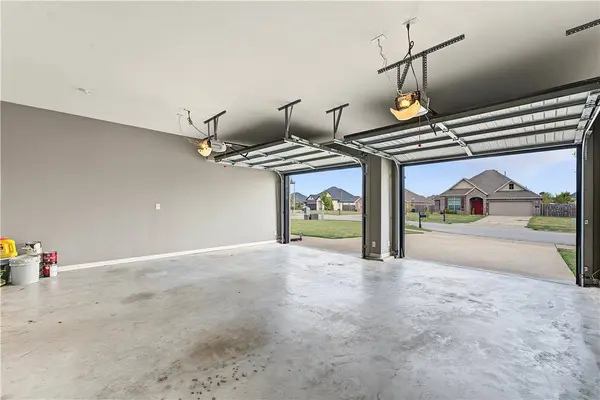 1902 W Broadway Pl, Rogers, AR 72758