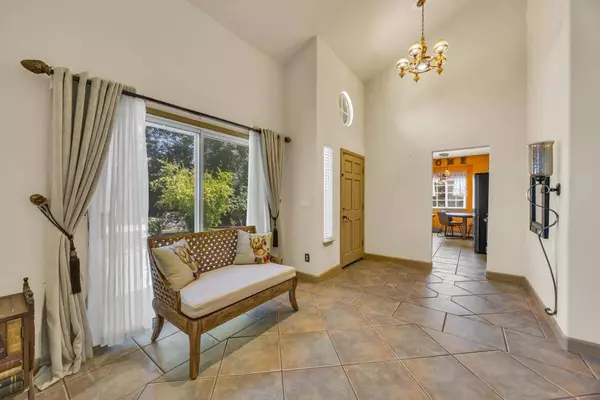 5127 Walnut Pointe LN, Carmichael, CA 95608