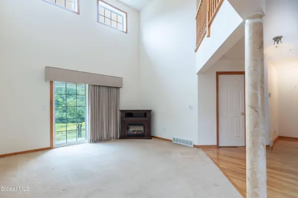 40 Patroon Pointe Drive, Rensselaer, NY 12144