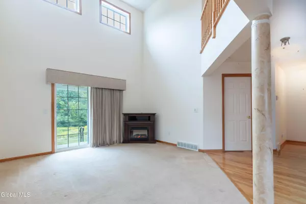 40 Patroon Pointe Drive, Rensselaer, NY 12144