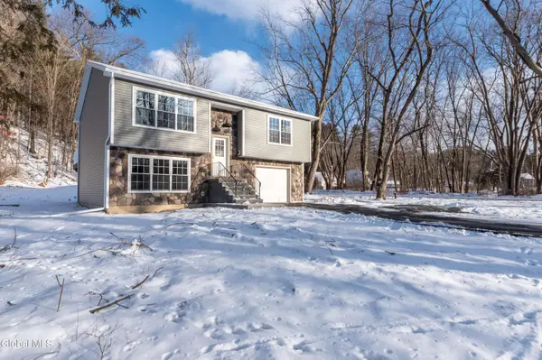 4 Williams Street, Poestenkill, NY 12198