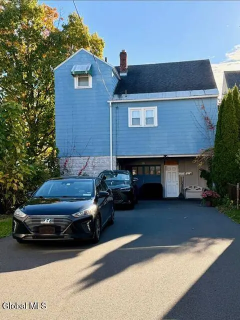 16 Mapleridge Avenue
