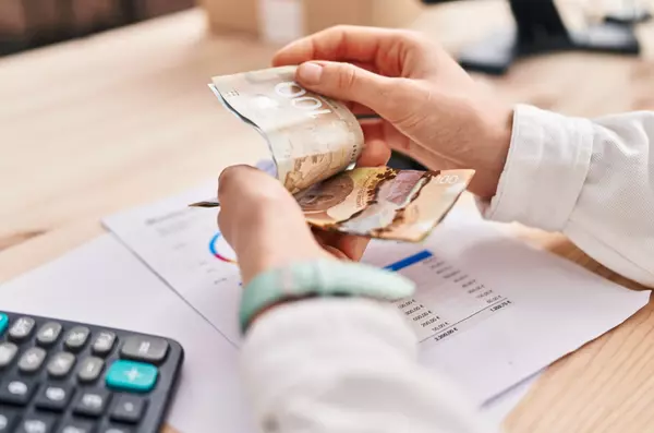 Bigger child tax payments hit Canadian families’ bank accounts early