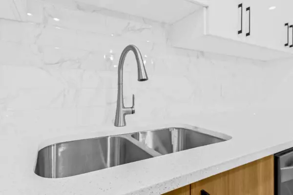 83 Deerview WAY SE, Calgary, AB T2J 6B4