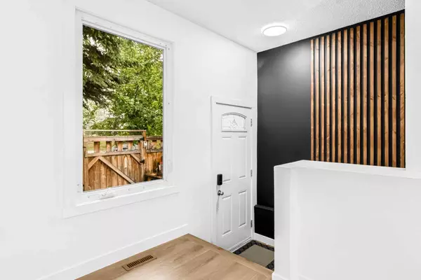 83 Deerview WAY SE, Calgary, AB T2J 6B4