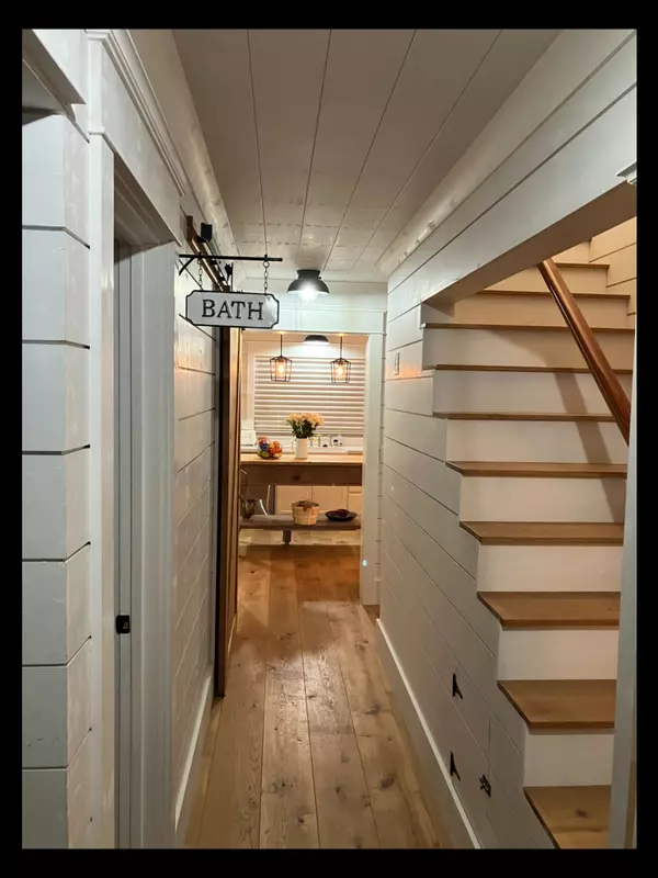 feature image of Meet Stephen Menez, the Crown Moulding Man