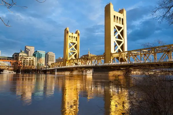 feature image of Moving from Out of State? How Carmen Mayer Homes Simplifies Your Transition to Sacramento &amp; Folsom Lake