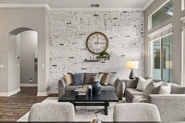 2112 Heritage Dr, Roseville, CA 95678