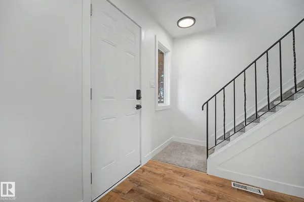 60 MCNABB CR, Stony Plain, AB T7Z 1G9