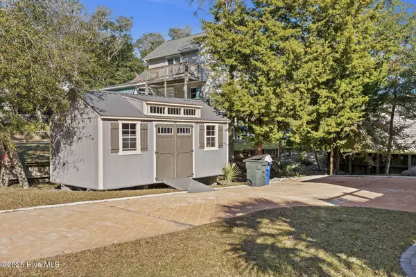 7316 Archers Creek DR, Emerald Isle, NC 28594