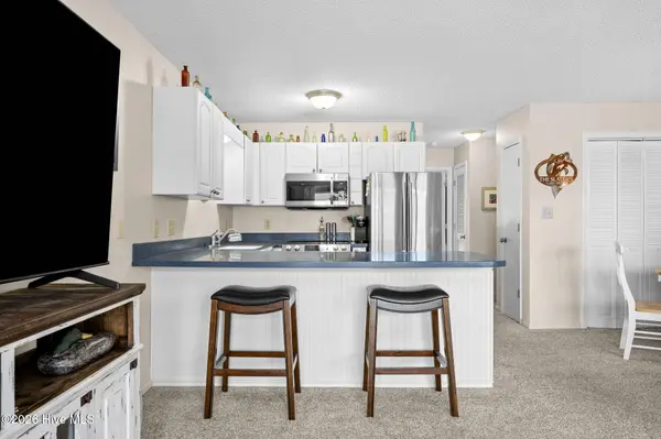 9201 Coast Guard RD #F202, Emerald Isle, NC 28594