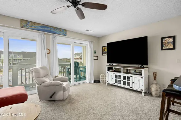 9201 Coast Guard RD #F202, Emerald Isle, NC 28594