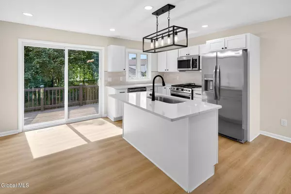 10 Harris Road, Halfmoon, NY 12188