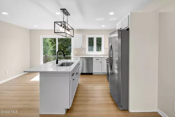 10 Harris Road, Halfmoon, NY 12188