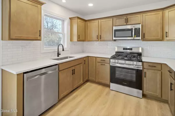 1049 Laura Street, Rotterdam, NY 12306