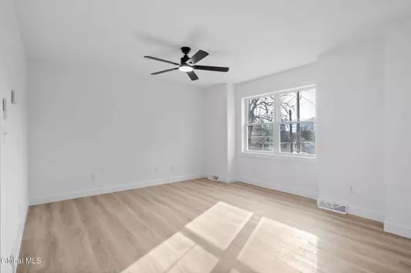 1049 Laura Street, Rotterdam, NY 12306